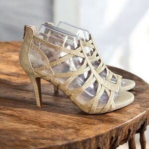 Fergalicious Fergie Gold Tone Hattie Strappy Dress Sandals Size 7.5